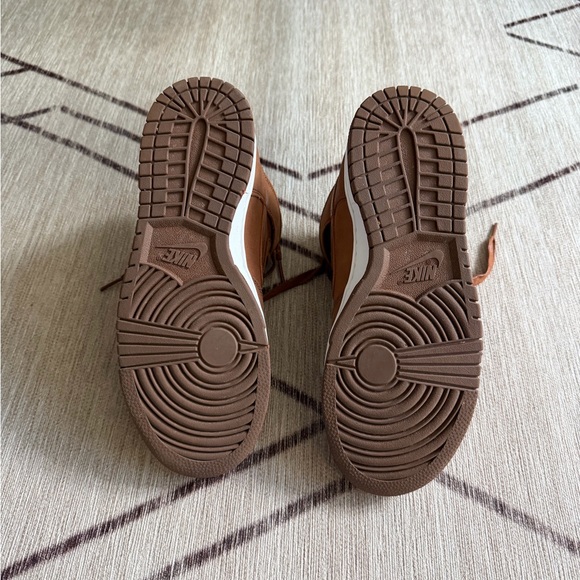 Nike Dunk High Premium (Women’s) - Picture 3 of 4